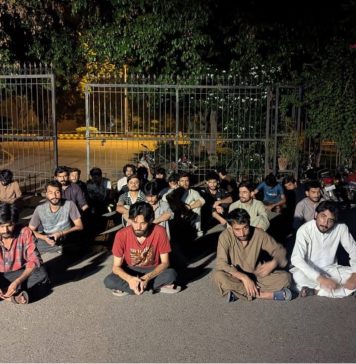 جامعہ گجرات بوائز ہاسٹل میں بلوچ طلبہ کے ساتھ بدسلوکی، طلبہ کا احتجاجی دھرنا جاری