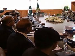کوئٹہ: پولیس اہلکاروں کی میتوں کے ہمراہ احتجاج، پاکستانی وزیراعظم اور آرمی چیف کی کوئٹہ آمد