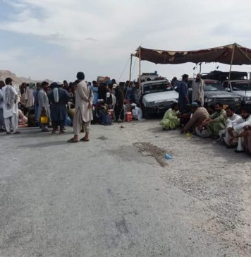 پاکستانی فضائی بمباری کے خلاف سوراب میں احتجاج، میتیں رکھ کر کوئٹہ ،کراچی شاہراہ بند
