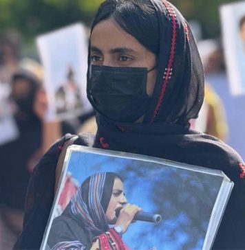 ماہ رنگ بلوچ امن، مذاکرات اور سیاسی جدوجہد پر یقین رکھتی ہیں، بات چیت سے کبھی انکار نہیں کیا۔ نادیہ بلوچ