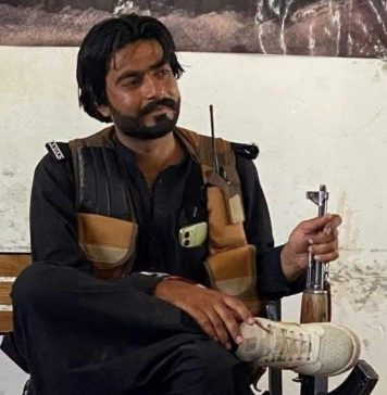 پنجگور: پولیس اہلکار کے گھر پر دستی بم حملہ اور فائرنگ، اہلکار ہلاک