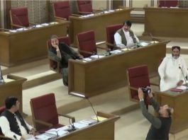 اسماء جتک کے والد کے قتل کا ملزم شفیق مینگل کے گھر میں موجود ہے۔ اراکین بلوچستان اسمبلی