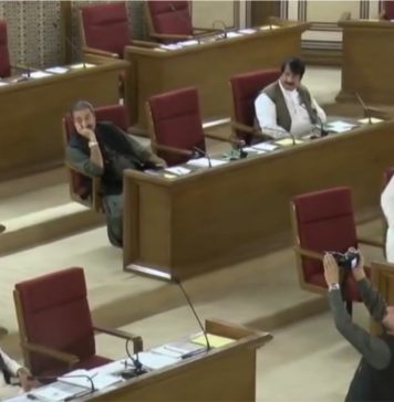 اسماء جتک کے والد کے قتل کا ملزم شفیق مینگل کے گھر میں موجود ہے۔ اراکین بلوچستان اسمبلی