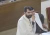 ایئرپورٹ پر روکے جانے پر زابد ریکی کا اسمبلی میں احتجاج، پاکستانی پاسپورٹ فلور پر پھینک دیا